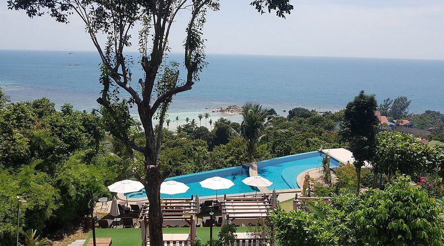 Бассейн Sunset Hill Resort на холме с видом на море